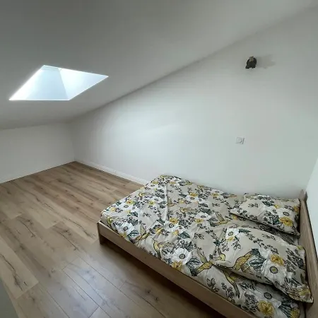6 Personnes - 04190 Apartment