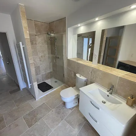 6 Personnes - 04190 Apartment
